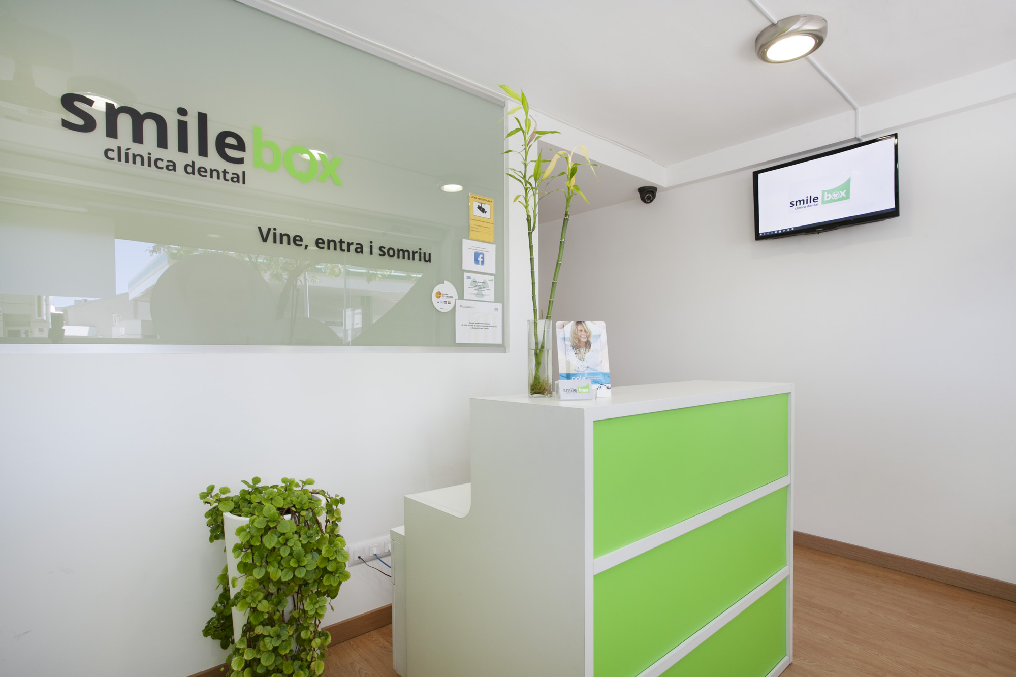 Clínica Dental Smilebox CLINICAS DENTALES Clínica Dental Smilebox CLINICAS DENTALES