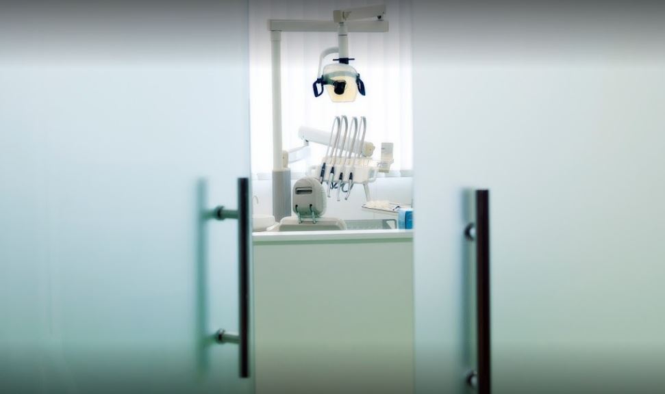 Ageitos Becerra, José Luis -  Pedreira Castro,  Mª Jesús Clínica Dental