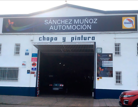 S&aacute;nchez Mu&ntilde;oz Automoci&oacute;n TALLERES DE CHAPA Y PINTURA