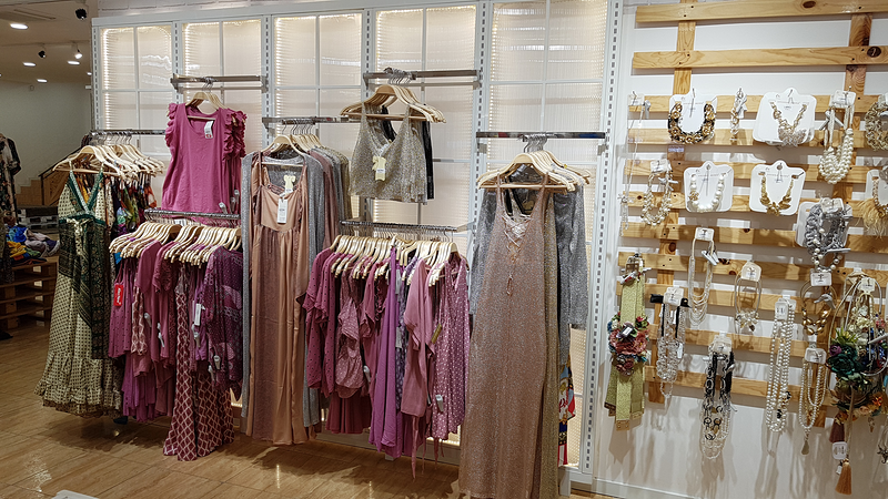 First You, Moda Y Complementos 9