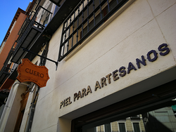 Piel Para Artesanos C.B. PIELES Y CUERO CURTIDOS: MAYORISTAS Piel Para Artesanos C.B. PIELES Y CUERO CURTIDOS: MAYORISTAS