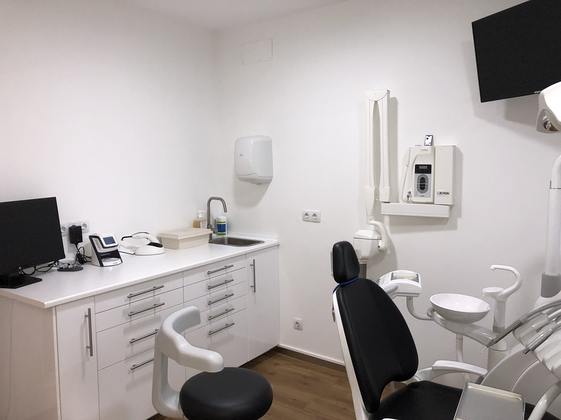 Alfonso Souto. Odontología Especializada. Carballo