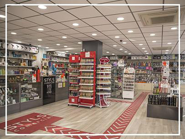 Styl&acute;s Comercial 4