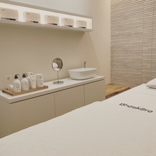 Bhask&aacute;ra Beauty 4