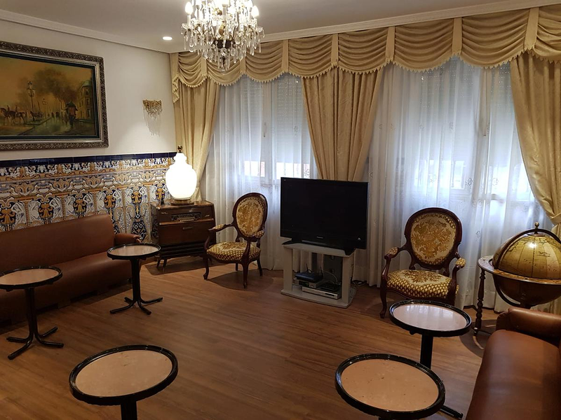 Hostal Col&oacute;n HOSTALES