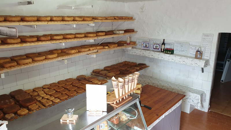 Formatges Sa Roqueta QUESOS: FABRICANTES Y MAYORISTAS