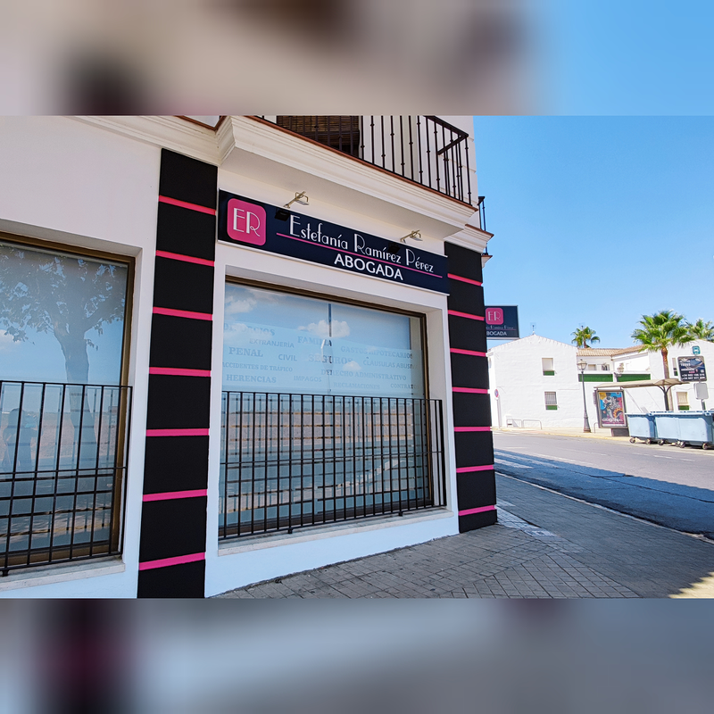 Abogada Estefan&iacute;a Ram&iacute;rez 4