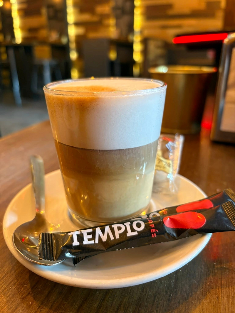 Bar Tres Columnas 10