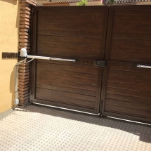 AUTOMATISMOS DAMI - Puertas Autom&aacute;ticas Granada 10
