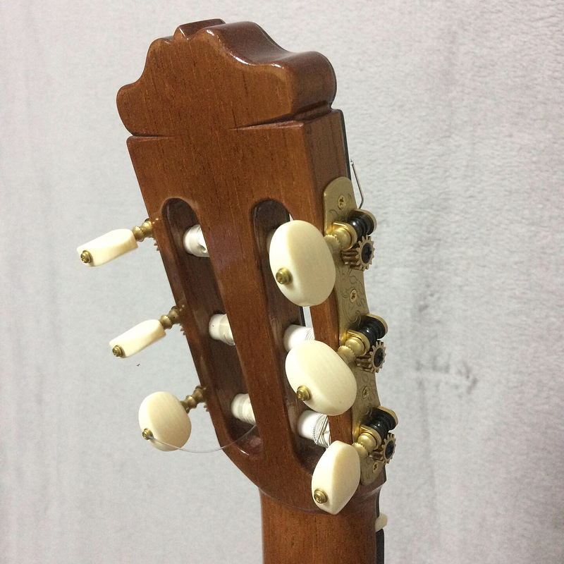 Sergio S&aacute;nchez Guitars 11