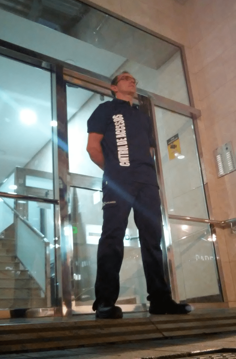 AUXILIAR DE SERVICIOS Y CONTROL DE ACCESOS, S.L. CONTROL DE ACCESO: MATERIALES E INSTALACIONES