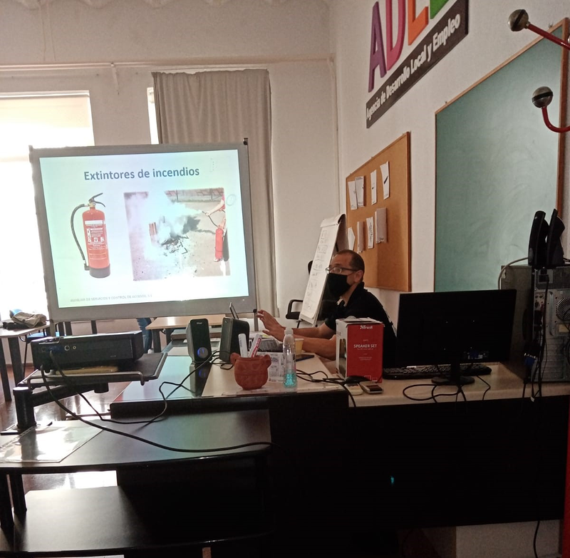 AUXILIAR DE SERVICIOS Y CONTROL DE ACCESOS, S.L. 8