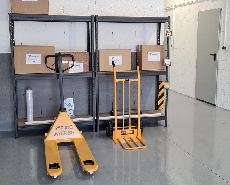 Miradellogistic S.L. TRASTEROS Y MINI ALMACENES: ALQUILER (SELF STORAGE)