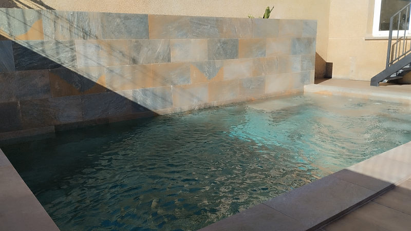 Cuarzo Piscinas y Exteriores 38