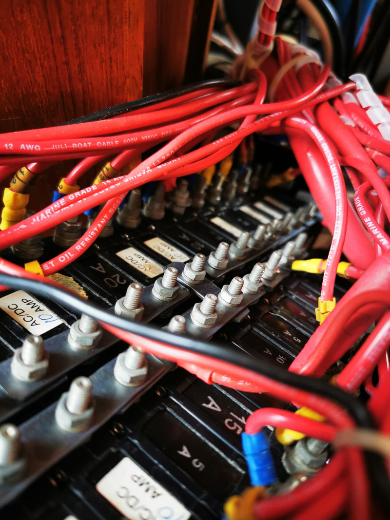 Oliver Nautic NAUTICA: EMBARCACIONES Y EQUIPAMIENTO