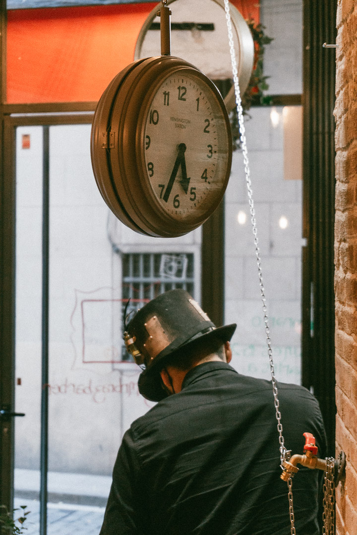 Mr. Braz Steampunk Barbershop barberia peluqueria Barcelona