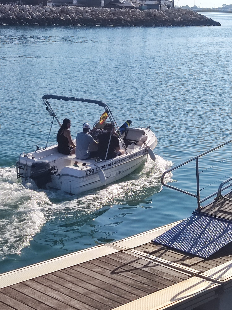 Alquiler de barcos sin titulaci&oacute;n, EMBARCATE 6