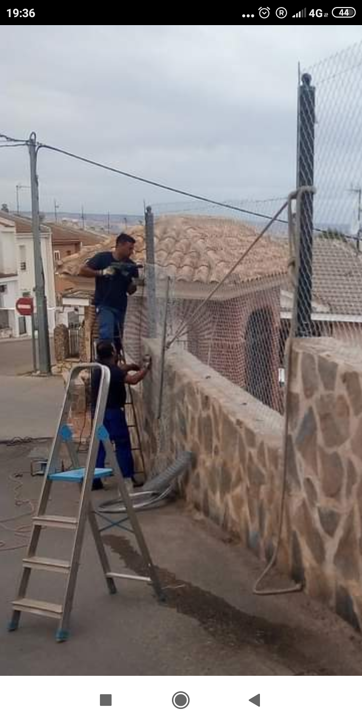 Vallados y Cerramientos Garrido Gonzalez Cerrajer&iacute;a y Cubiertas de Panel 5