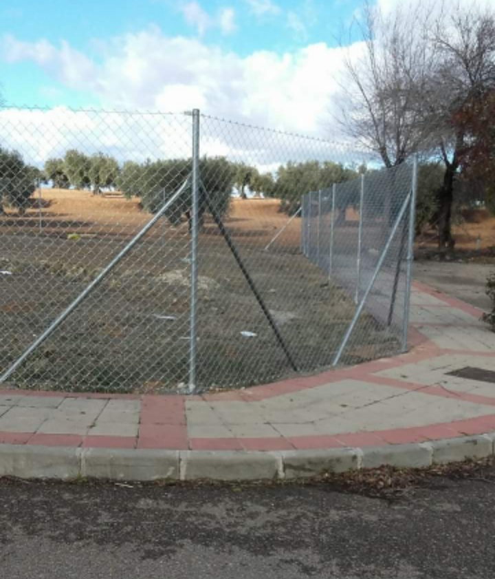Vallados y Cerramientos Garrido Gonzalez Cerrajer&iacute;a y Cubiertas de Panel Tomelloso