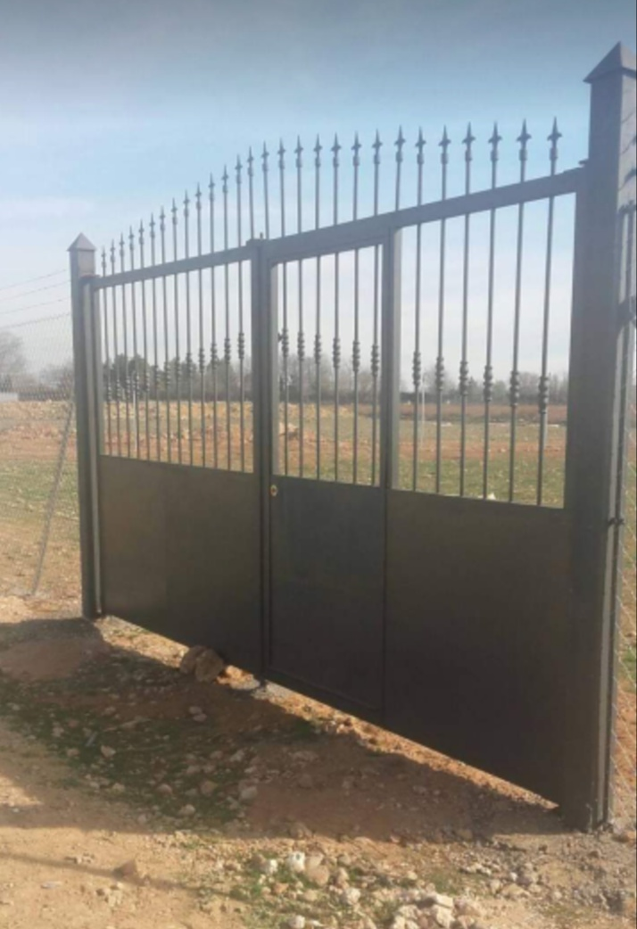 Vallados y Cerramientos Garrido Gonzalez Cerrajer&iacute;a y Cubiertas de Panel 2