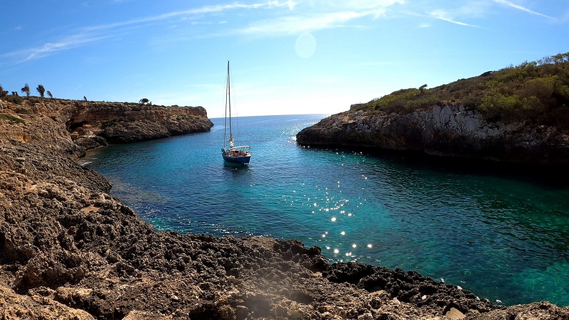 Sailing Porto Cristo-Velero Malakai BARCOS DEPORTIVOS: ALQUILER