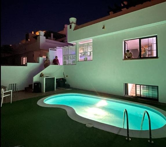 Long Beach Surf House 10