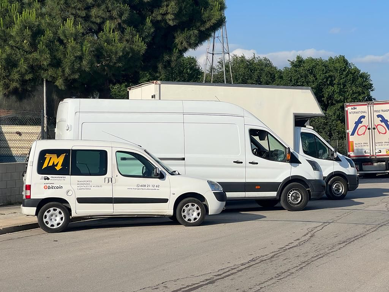 mudanzas y transportes tm MUDANZAS