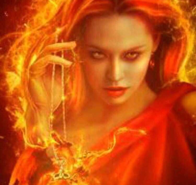 Triada Videncia Y Tarot