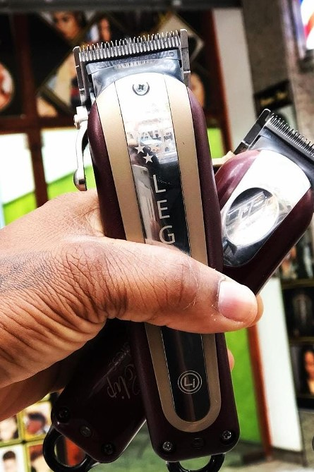 D&acute; Juan Barber Shop 19