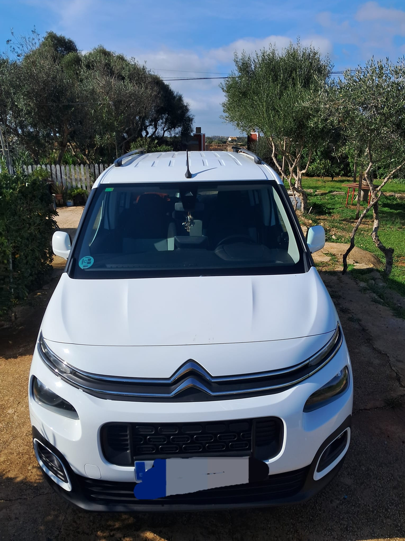 Veh&iacute;culos Liliana AUTOMOVILES: ALQUILER