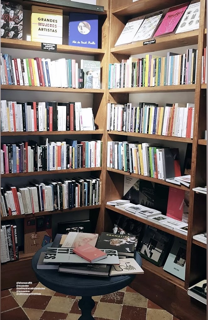 La Hora Azul Librer&iacute;a 6