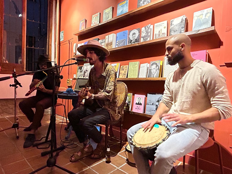 La Hora Azul Librer&iacute;a 5