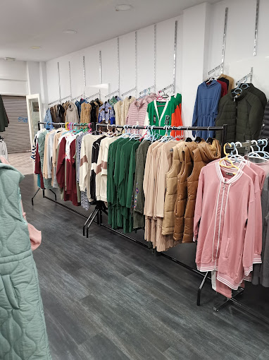 Marhaba Ropa Moderna ROPA DE SEÑORA CABALLERO Y NIÑO: ESTABLECIMIENTOS