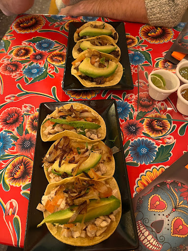 Un Chingo De Sabor RESTAURANTES