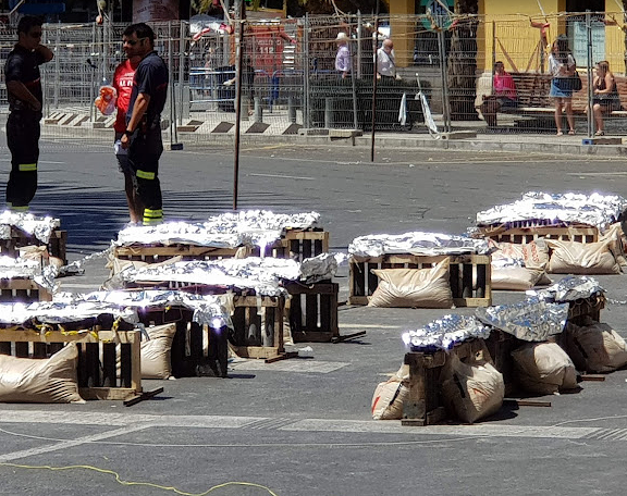 Piroctenia Hermanos Sirvent PIROTECNIA: FABRICANTES Y MAYORISTAS