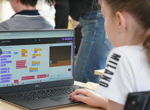 Algorithmics Bilbao. Escuela De Programación Para Niñ@s Y Jóvenes A Partir De 5 Años. 7