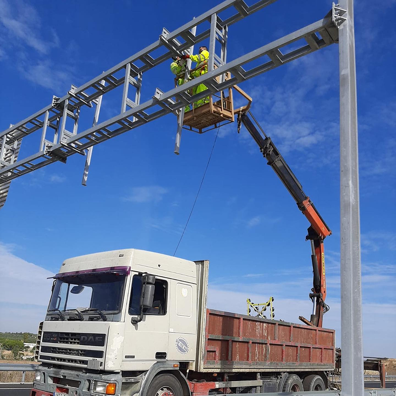 Transportes Y Gr&uacute;as M.Tocino 2
