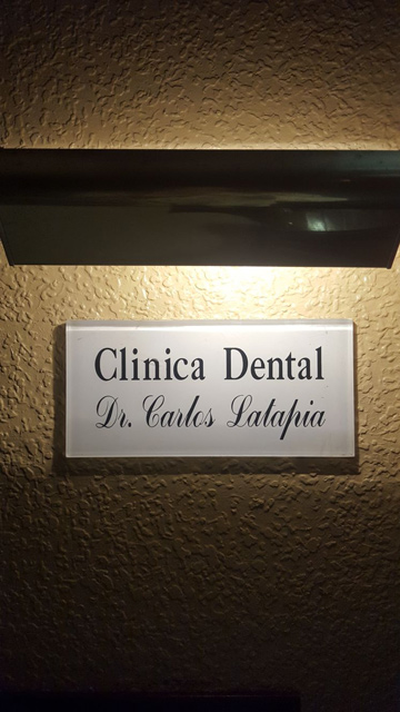 Carlos Latapia DENTISTAS: ODONTOLOGOS Y ESTOMATOLOGOS
