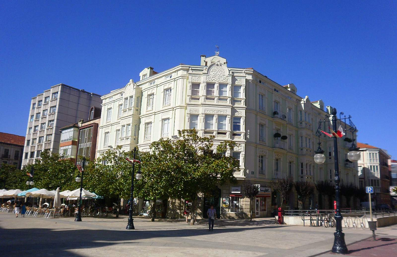 Aparejador Juan Jose Izquierdo y Procurador de los tribunales Luisa Diaz ARQUITECTOS TECNICOS Y APAREJADORES