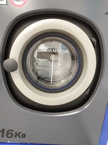 Lavandería Autoservicio Freixeiro Grupo Lacolada 4