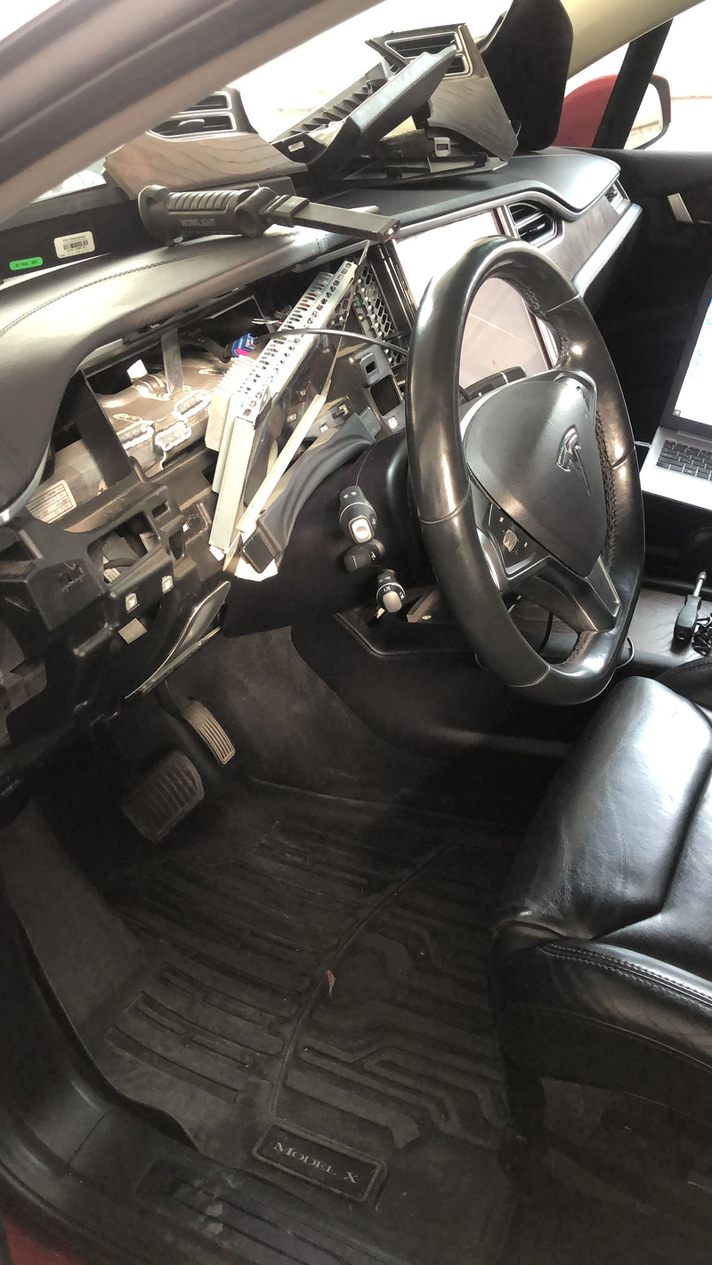 Autogaraje №1 Tesla Service 45