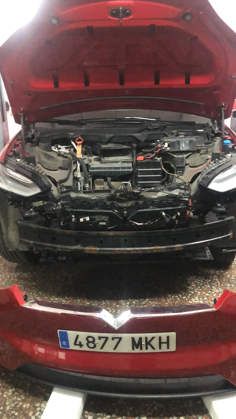 Autogaraje №1 Tesla Service 42