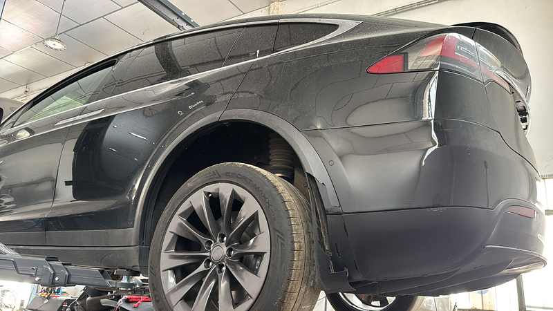 Autogaraje №1 Tesla Service 60