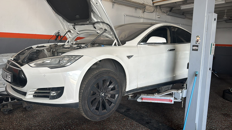 Autogaraje №1 Tesla Service Elx/Elche