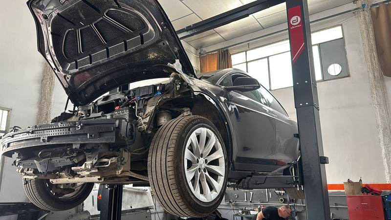 Autogaraje №1 Tesla Service 65