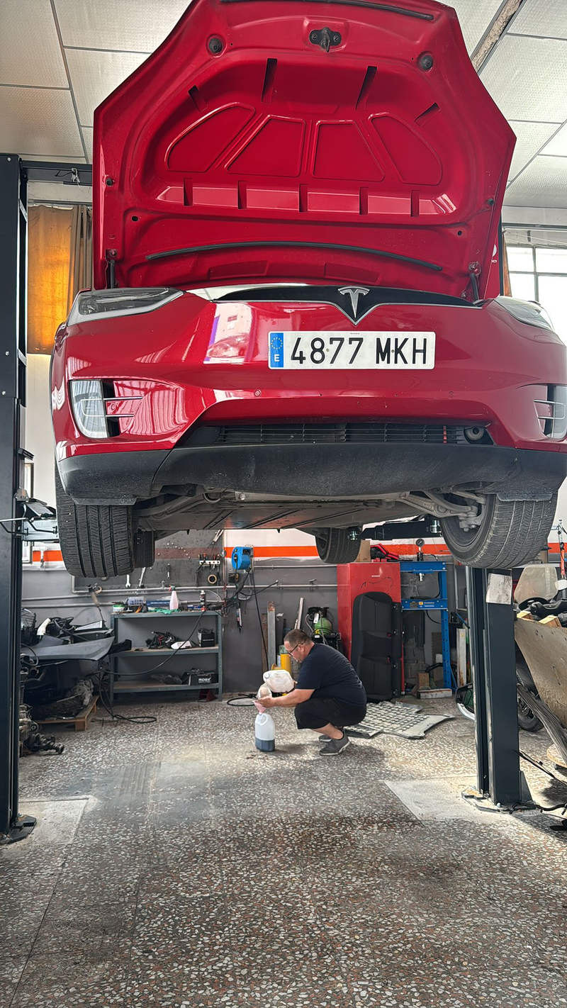 Autogaraje №1 Tesla Service 4