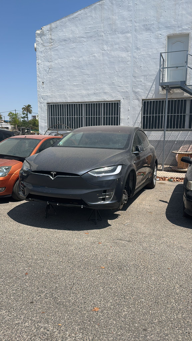 Autogaraje №1 Tesla Service 66