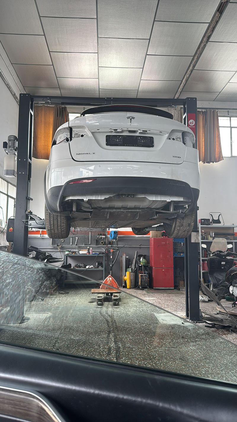 Autogaraje №1 Tesla Service 2