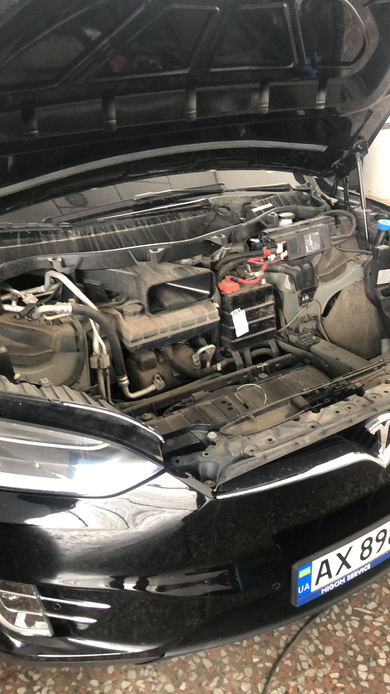 Autogaraje №1 Tesla Service 52