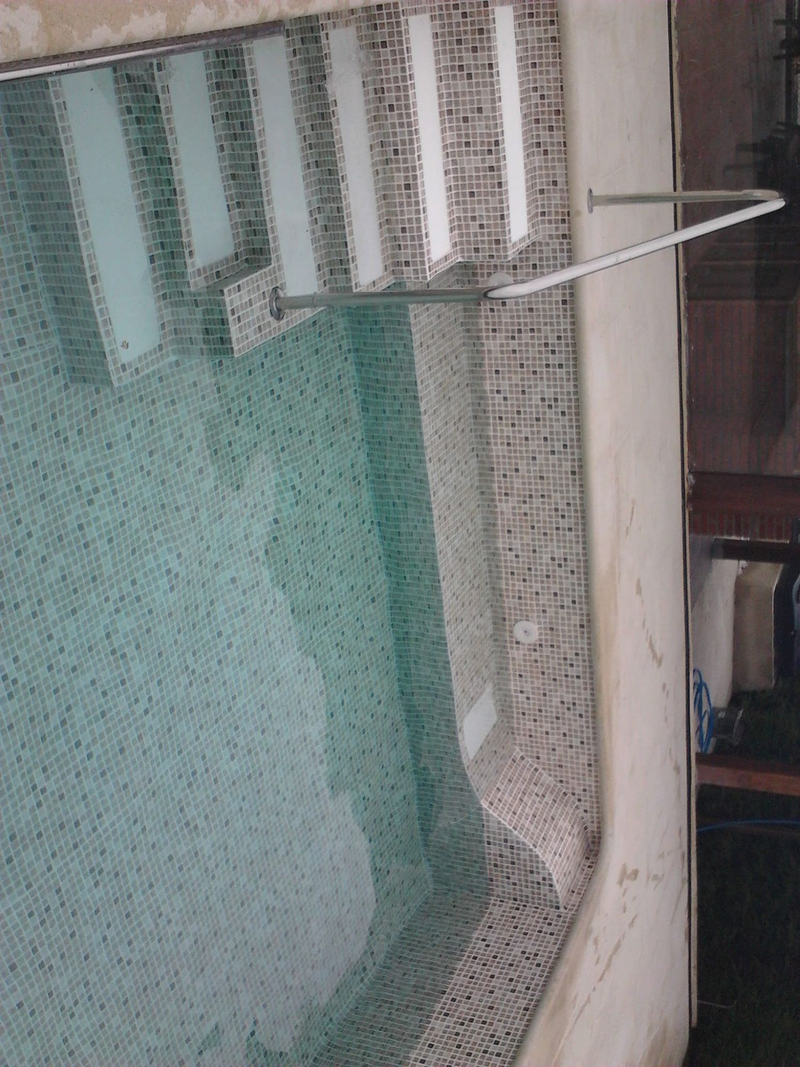 Piscinas Catalin y V&iacute;ctor Avilés